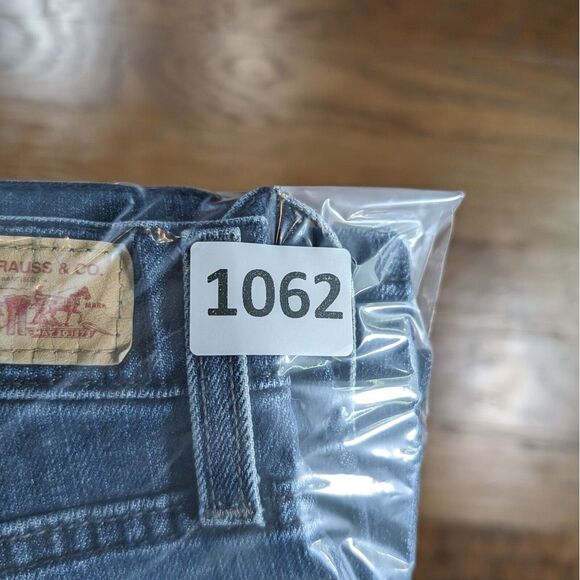 Levis 505 Straight Leg Jeans Size 4 (28X28.5) Womens Stretch Medium Blue Wash - Picture 14 of 14